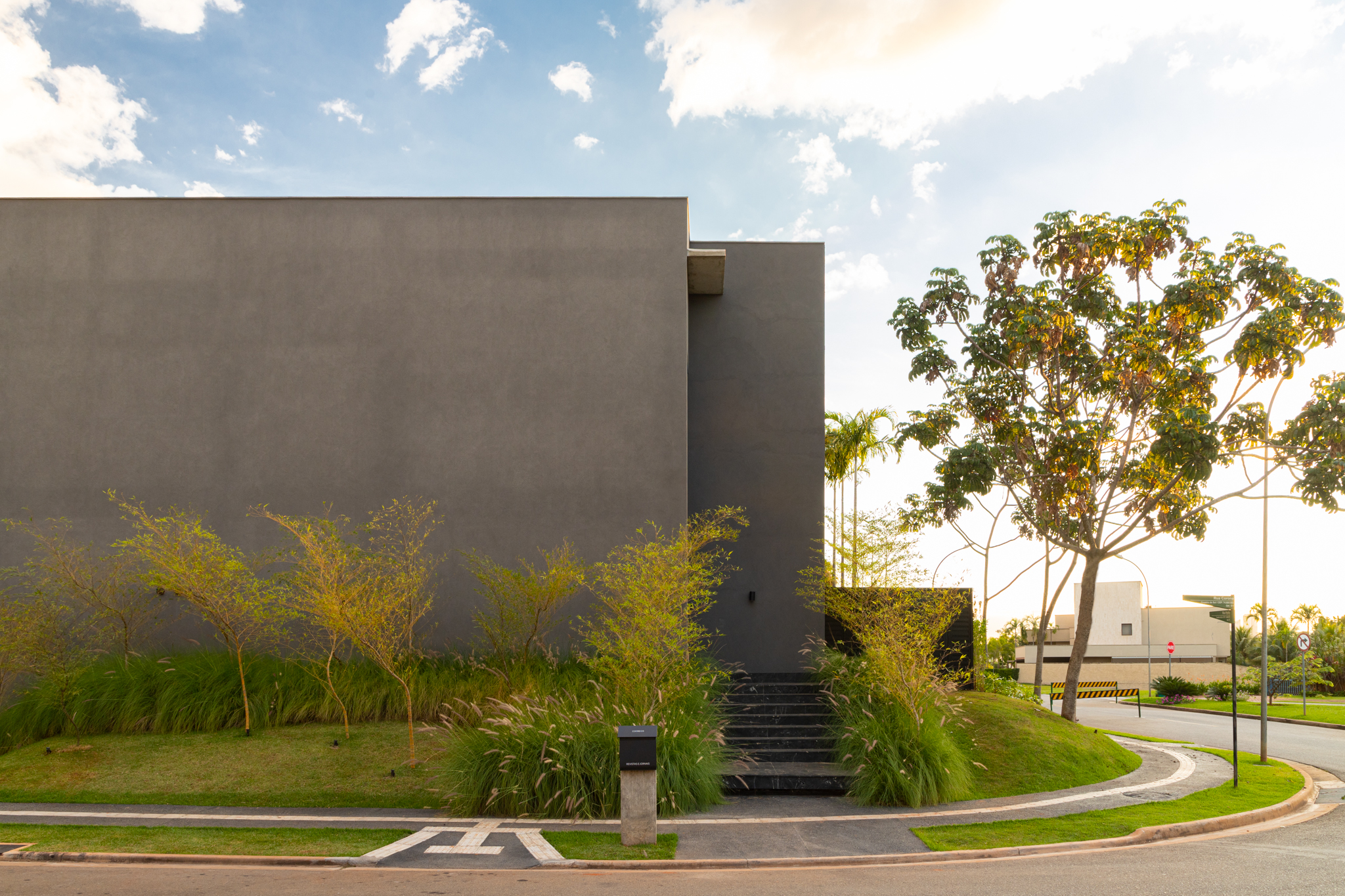Volumes externos e entrada de Casa Contrappunto