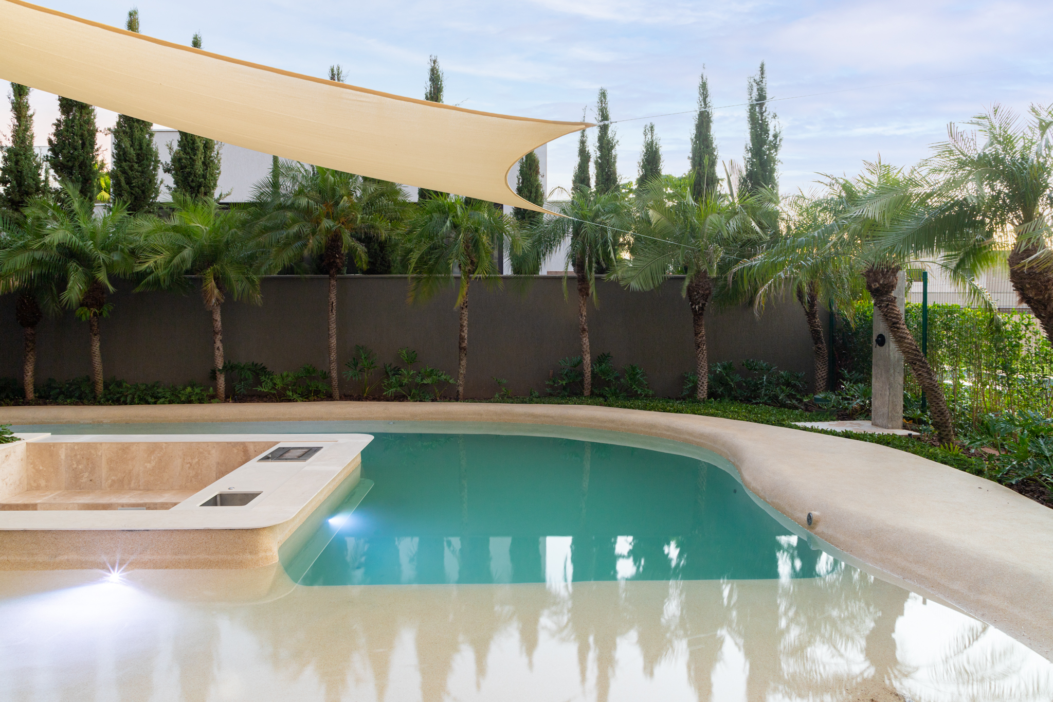 Piscina e jardim de Casa Contrappunto